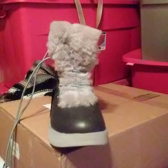 Boots - Picture 2 of 4